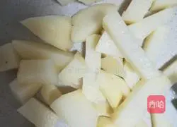 Potato beans Illustration of braised noodles 3