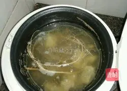 Illustration of how to make dragon bone and stone ginseng soup 2