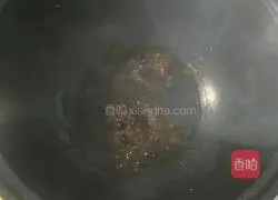 Illustration of how to make ham and egg fried noodles 10