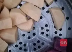 Illustration of how to make sweet potato and purple potato pancakes 3