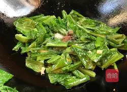 Illustration of how to stir-fry meat and eggs with bamboo shoot tips 9