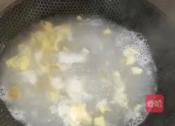 Illustration of how to make egg and radish soup 2