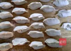 Illustration of how to make sour soup dumplings 5