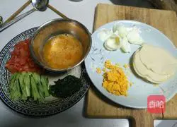 Illustration of how to make tomato, egg and spinach noodles 5