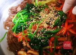 Illustration of Korean stir-fried mixed vegetables 16