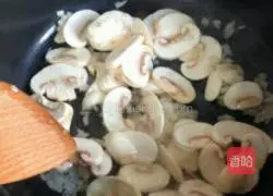 Illustration of how to make cream of mushroom soup 5