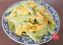 Illustration of how to make fried lettuce with duck eggs 7