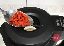 Illustration of how to make peach gum, white fungus and snow swallow soup 6