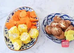 Illustration of how to make mushroom, corn, carrot and chicken soup 2