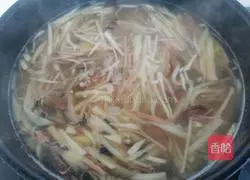 Illustration of how to make vinegar, pepper, corn, tofu and egg soup 11