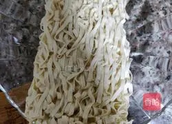 Illustration of Laoganma's soy sauce noodles 2