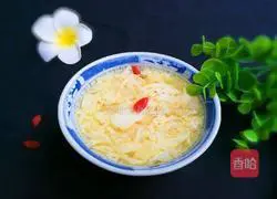 Illustration of how to make egg flakes stuffed with cinnamon, wolfberry and wine 11