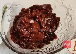 Illustration of how to stir-fry pork liver 1