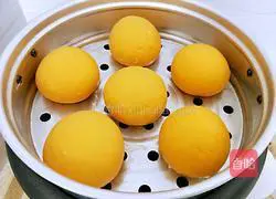 Illustration of how to make pumpkin steamed buns 15