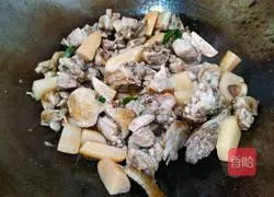 Illustration of making sour radish and old duck soup 13