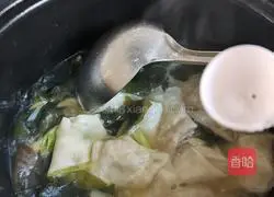 Illustration of how to make Wakame, shrimp skin and egg wontons 14
