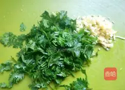 Illustration of how to make preserved egg and tofu soup 4