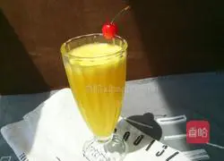 Pineapple Illustration of making juice 3