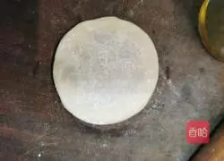 Illustration of how to make dumpling skin scallion pancakes (quick breakfast) 9