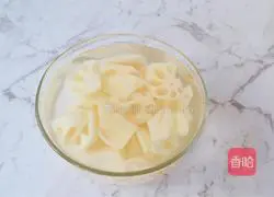 Illustration of how to make pork ribs and lotus root soup 4