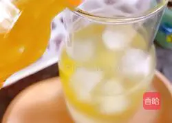 Illustration of how to make lemon juice 3