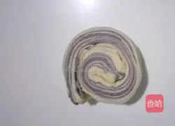 Illustration of how to make two-color annual ring steamed buns 12