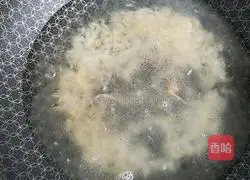 Illustration of how to make shrimp peel scissor noodles 2