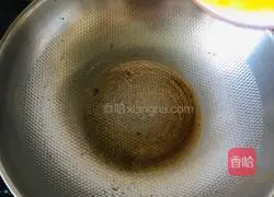 Illustration of how to make egg, tomato and mugwort seed noodles 1