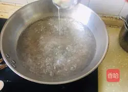 Illustration of how to make shepherd's purse and large meat dumplings 2