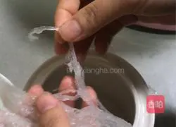 Illustration of how to make bird's nest stewed with rock sugar 4