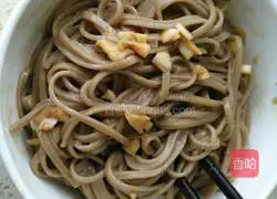 The only difference between you and summer is Illustration of how to make a bowl of cold noodles 7