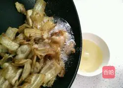 Illustration of how to make fried pork with salt 4