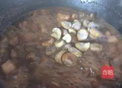 Chestnut braised pork recipe 10
