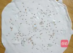 Crispy Illustration of how to make green onion pancake 7