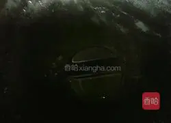 Illustration of how to make egg soup 2