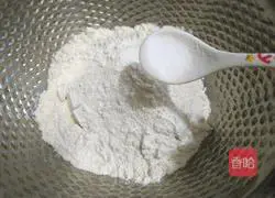  Illustration of how to make dumplings stuffed with dried radish leaves and pork stuffing 12