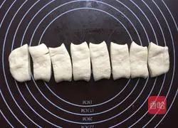 Illustration of how to make crispy fried dough sticks 5