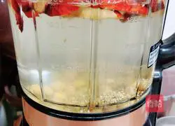 Illustration of making red date, quinoa and chickpea milk 6