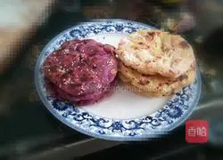 Illustration of how to make sweet potato and purple potato pancakes 12