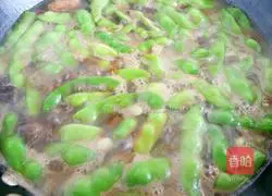 Illustration of how to make braised pork ribs and beans with noodles 5 