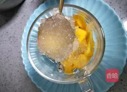 Illustration of how to fish milk sago and fruit 10