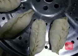 Illustration of hand-made steamed dumplings 2