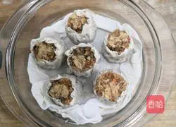 Illustration of how to make salted egg yolk and pork floss siomai 24