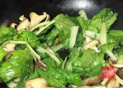 Mushroom and Poached Egg Noodle Soup Recipe Illustration 5