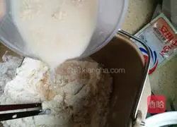 Illustration of how to make two-color steamed buns 1