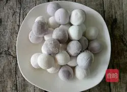 Illustration of how to make colorful fruit glutinous rice balls 1