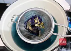 Illustration of how to soak star air in water 4