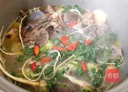 Illustration of the recipe of shepherd's purse stewed with black bone chicken soup 14