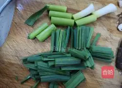 Illustration of how to make scrambled eggs with mushrooms 3