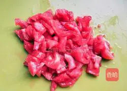 Illustration of how to make fresh meat wontons with tomato sauce 4